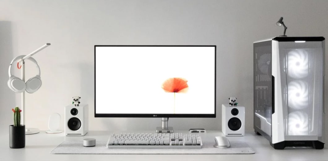 3 Minimalist Desk Setups  נינגה פתרונות תקשורת  נינגה פתרונות תקשורת